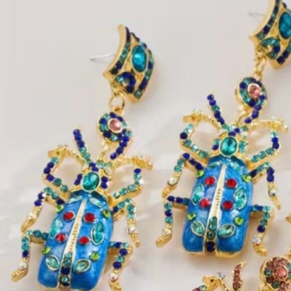 💙 Heidi DAUS Unique & Colorful Swarovski Crystal Blue Beetle Drop Earrings 💙 - Picture 3 of 8